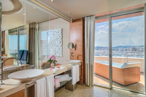 Aguas de Ibiza Grand Luxe Hotel (Santa Eulària des Riu)